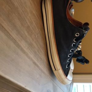 Shoes converse 9&half size